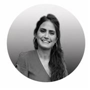 Me considero una persona que disfrute el contacto con las personas, soy empática y muy paciente. Al haber estudiado Psicologia, creo poder aportar conocimientos de mindfulness y entrenamiento emocional para que los alumnos los apliquen  en su vida diaria.